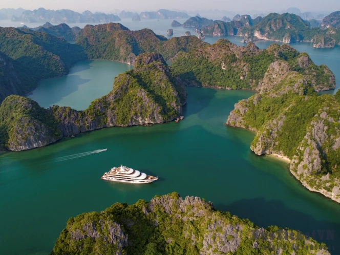 Halong - Lan Ha Bay By Scarlet Pearl Cruise - Vietnam Cruise & Travel Experiences | BusTicketVN - Slide 2