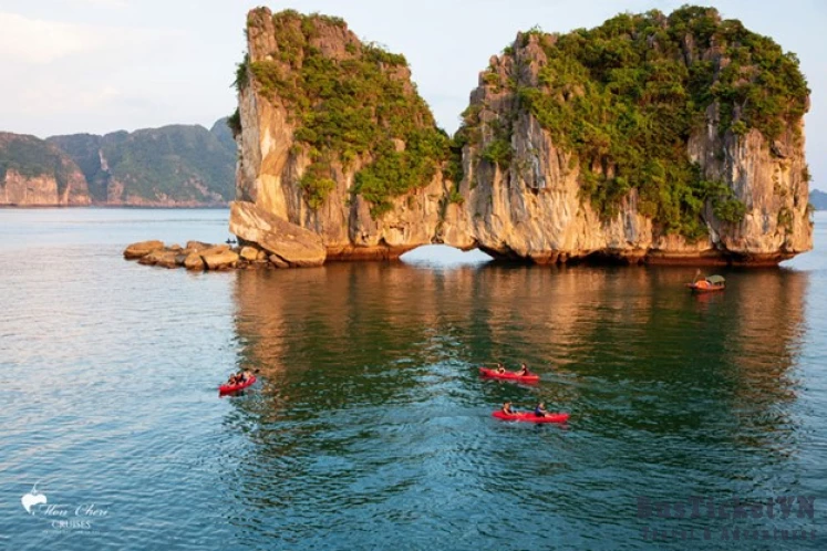 Wonder Bay Luxury Cruise Halong Bay 1 Day Trip - Vietnam Cruise & Travel Experiences | BusTicketVN - Slide 4