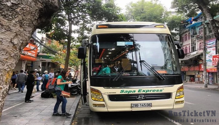 Hanoi Sapa Express sleeping bus - Slide 2
