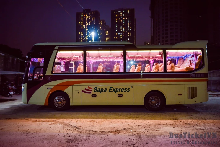 Hanoi Sapa Express sleeping bus - Slide 3