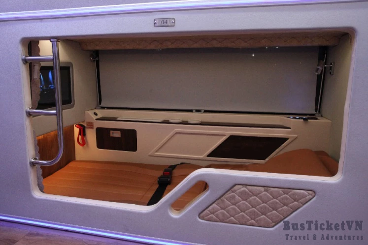 Private Cabin bus Hanoi to Sapa - Fansipan Express - Slide 2