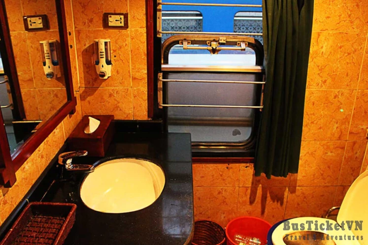 Victoria Express train Hanoi to Sapa - Private cabin - Slide 4