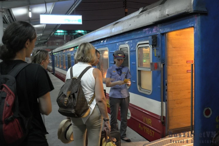 Fanxipan Express train Hanoi to Sapa (Lao Cai) - Private service - Slide 2