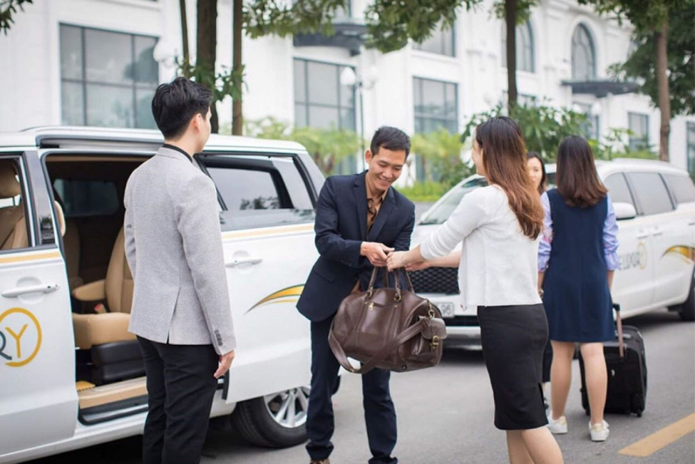 Private-car-Hanoi-to-Halong